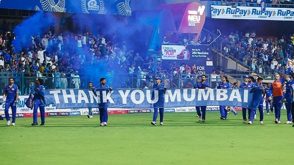 Playoffs qualification 𝙗𝙤𝙡𝙚 𝙩𝙤𝙝 #PlayLikeMumbai behaviour personified!